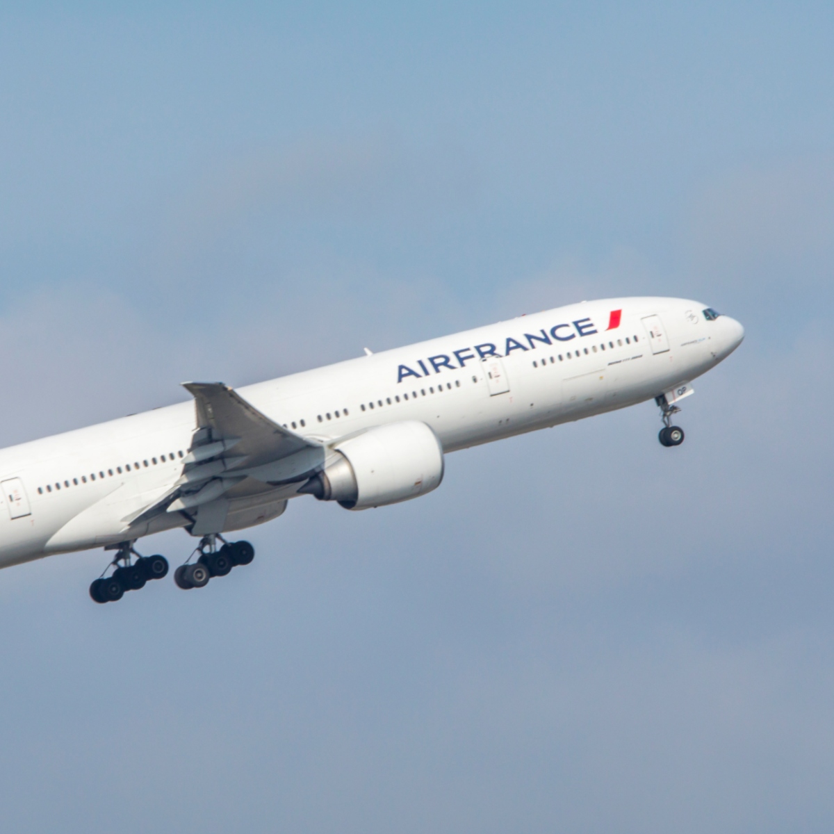 Air France-KLM : perte nette de près de 2 milliards au 1er trimestre, et la menace de licenciements