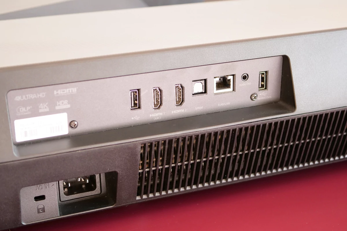 optoma-UHZ65UST-04-connexions.jpg