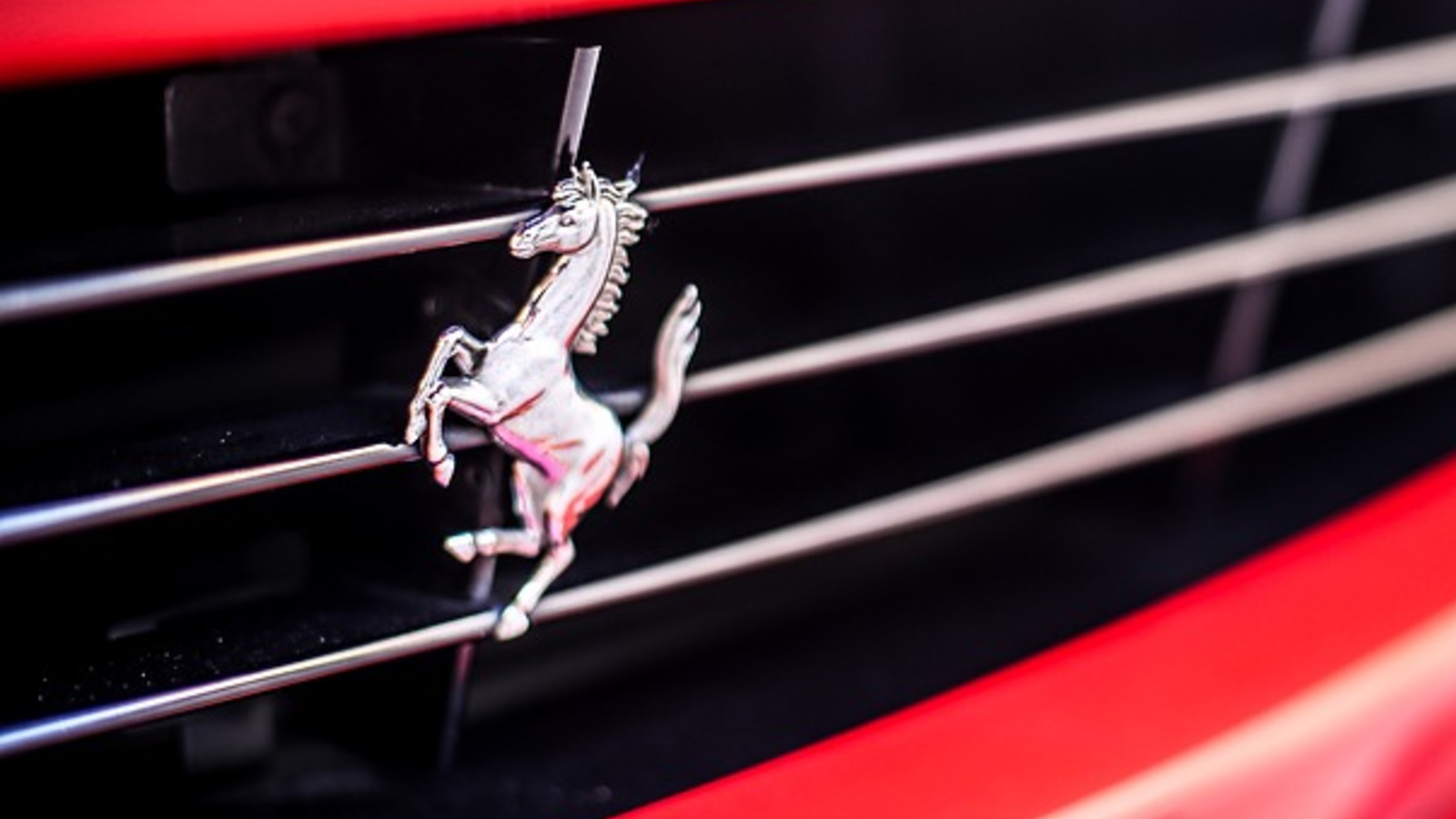 Ferrari vise un premier modèle électrique en 2025