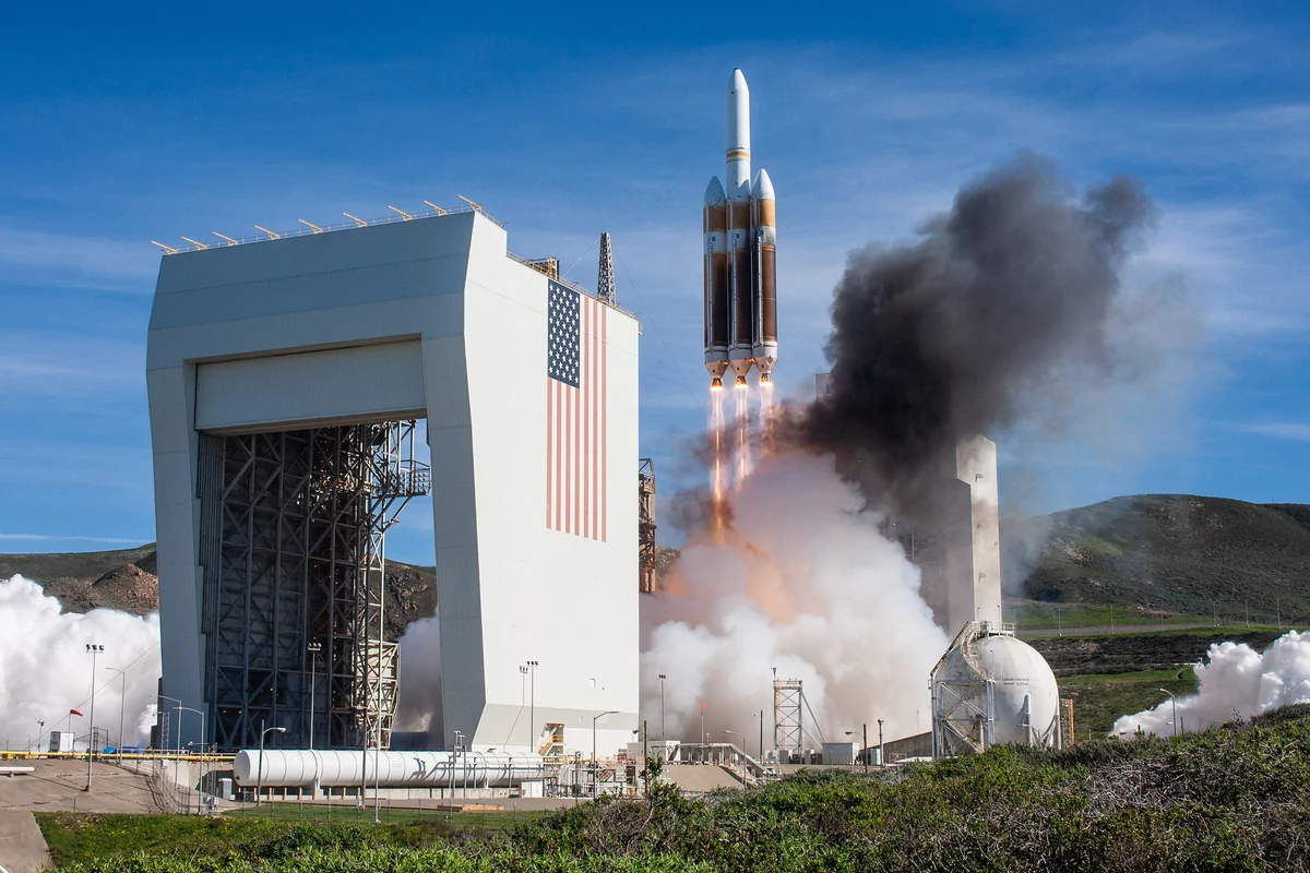 Delta IV Heavy NROL-71 © ULA