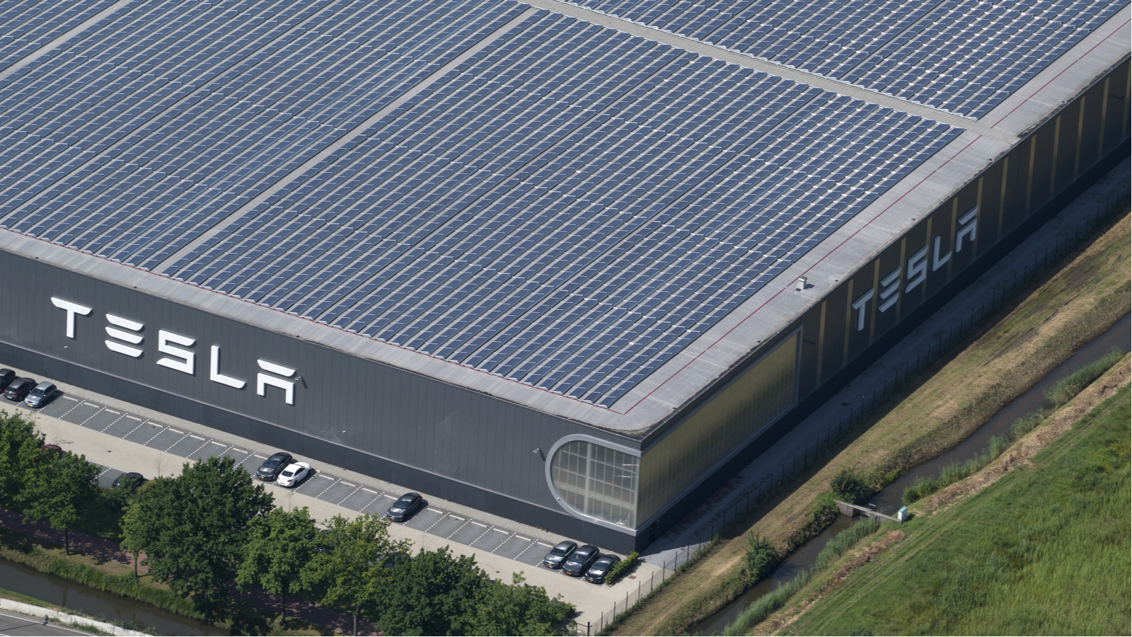 Tesla peut reprendre la construction de sa première Gigafactory européenne