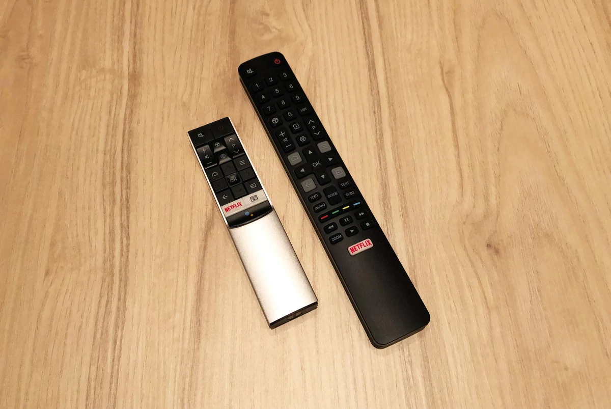 TCL-55EC780-07-telecommandes.jpg