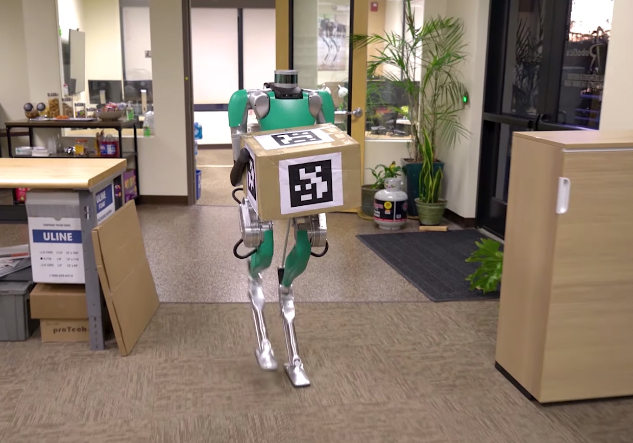 Le robot livreur de colis est en vente et il n'est pas encore aussi discret ni efficace qu'un humain