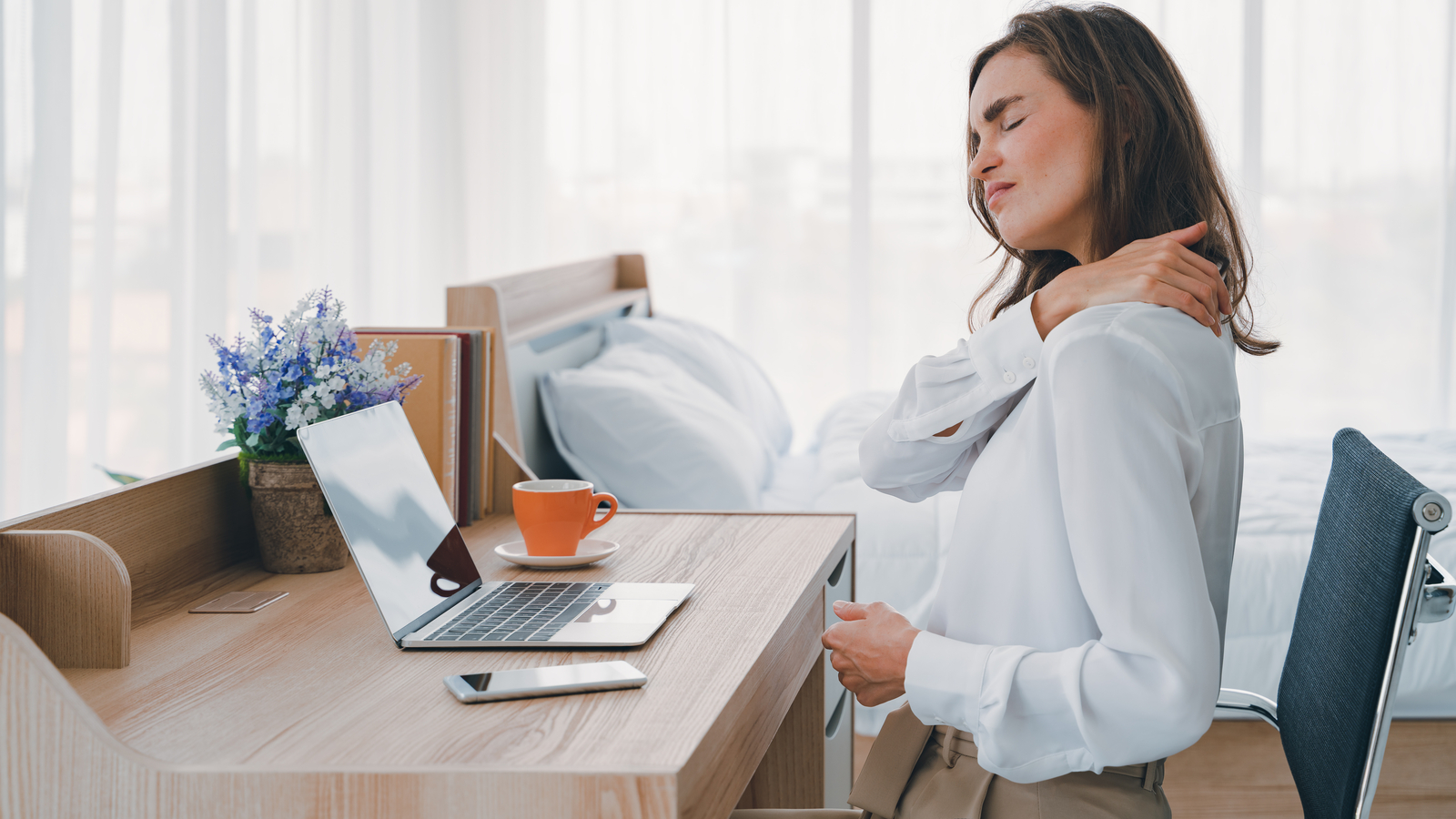 Rehausseurs d'écrans, pourquoi l'adopter au bureau ?