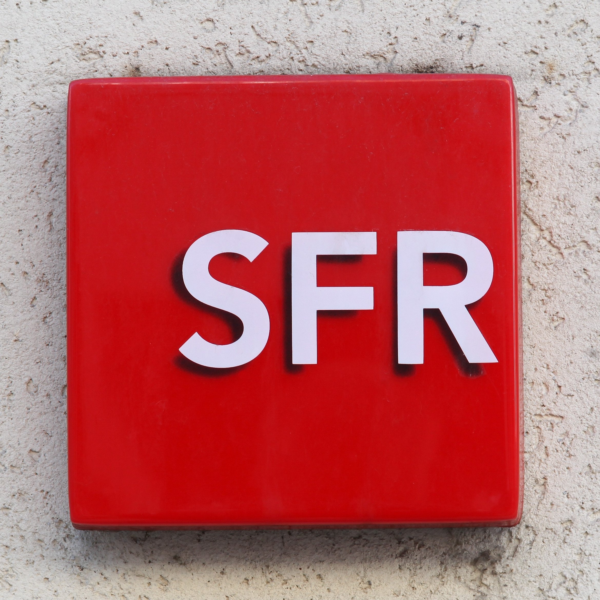 SFR propose désormais l'option eSIM pour smartphones