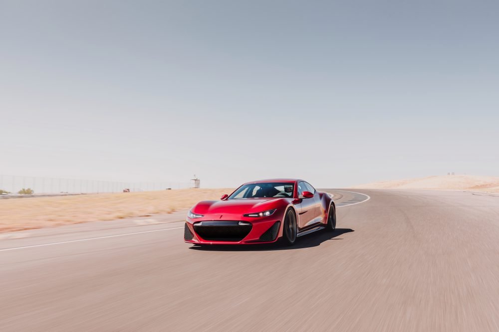 Découvrez en vidéo le face-à-face Drako GTE vs Tesla Model S P100D