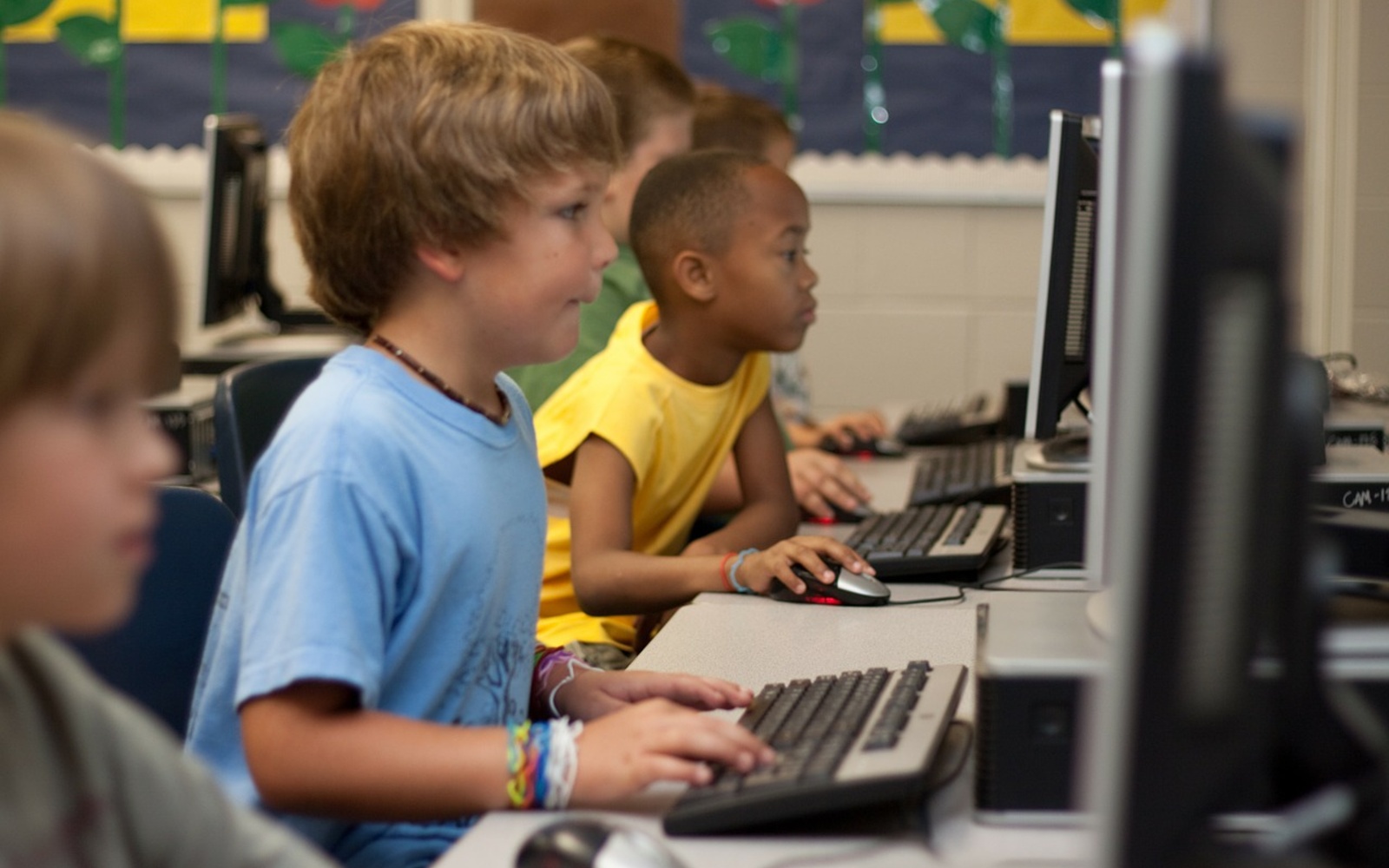 Enfants mal formés aux outils numériques : les parents appréhendent un retour des classes à distance
