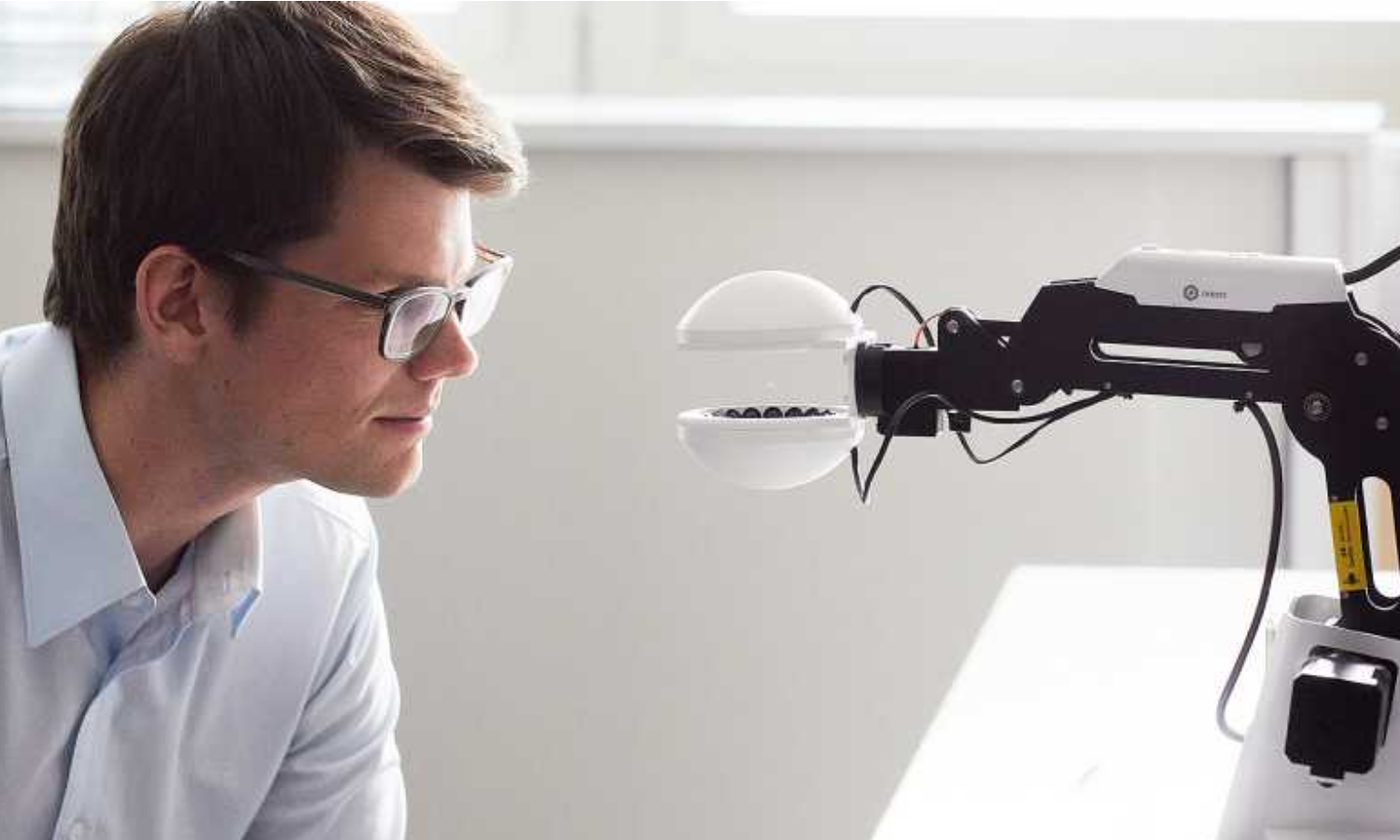 Un robot à ultrason pour tenir sans toucher bientôt dans l'industrie ?