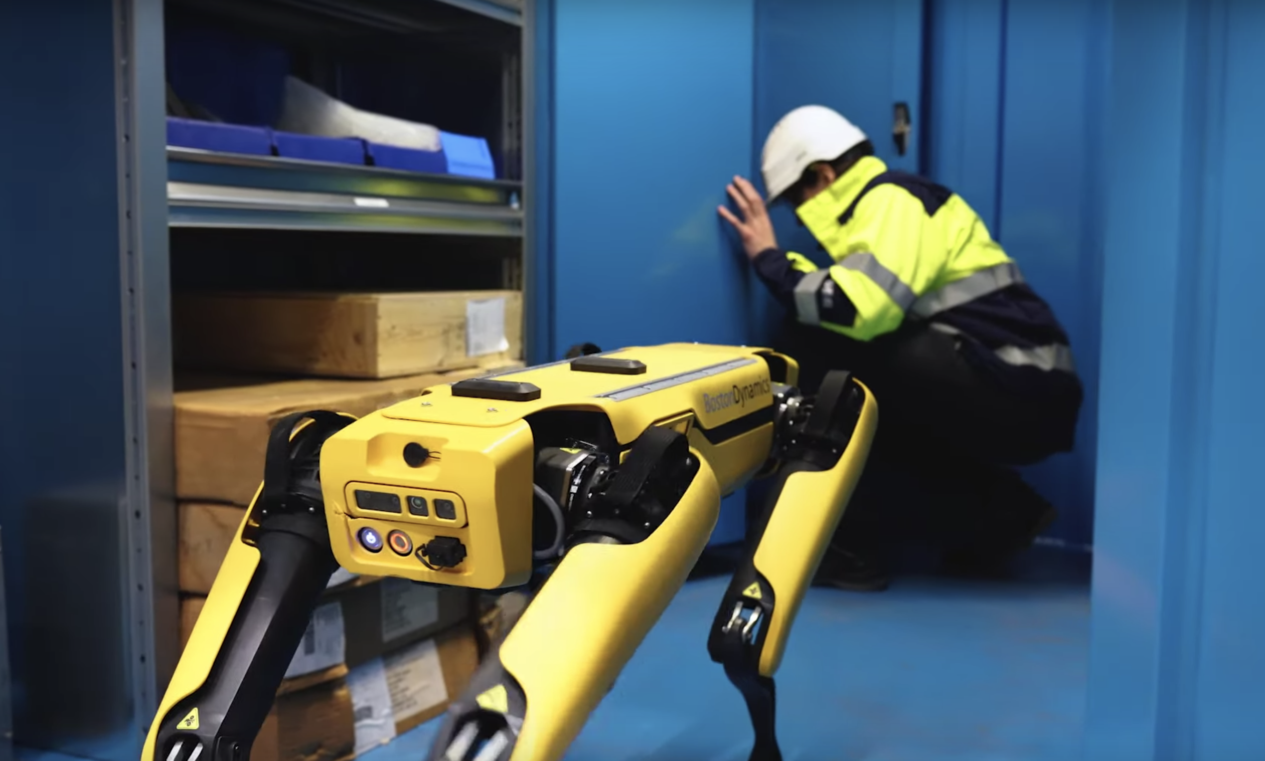 Le chien robot de Boston Dynamics en charge de la maintenance d'une  plateforme pétrolière