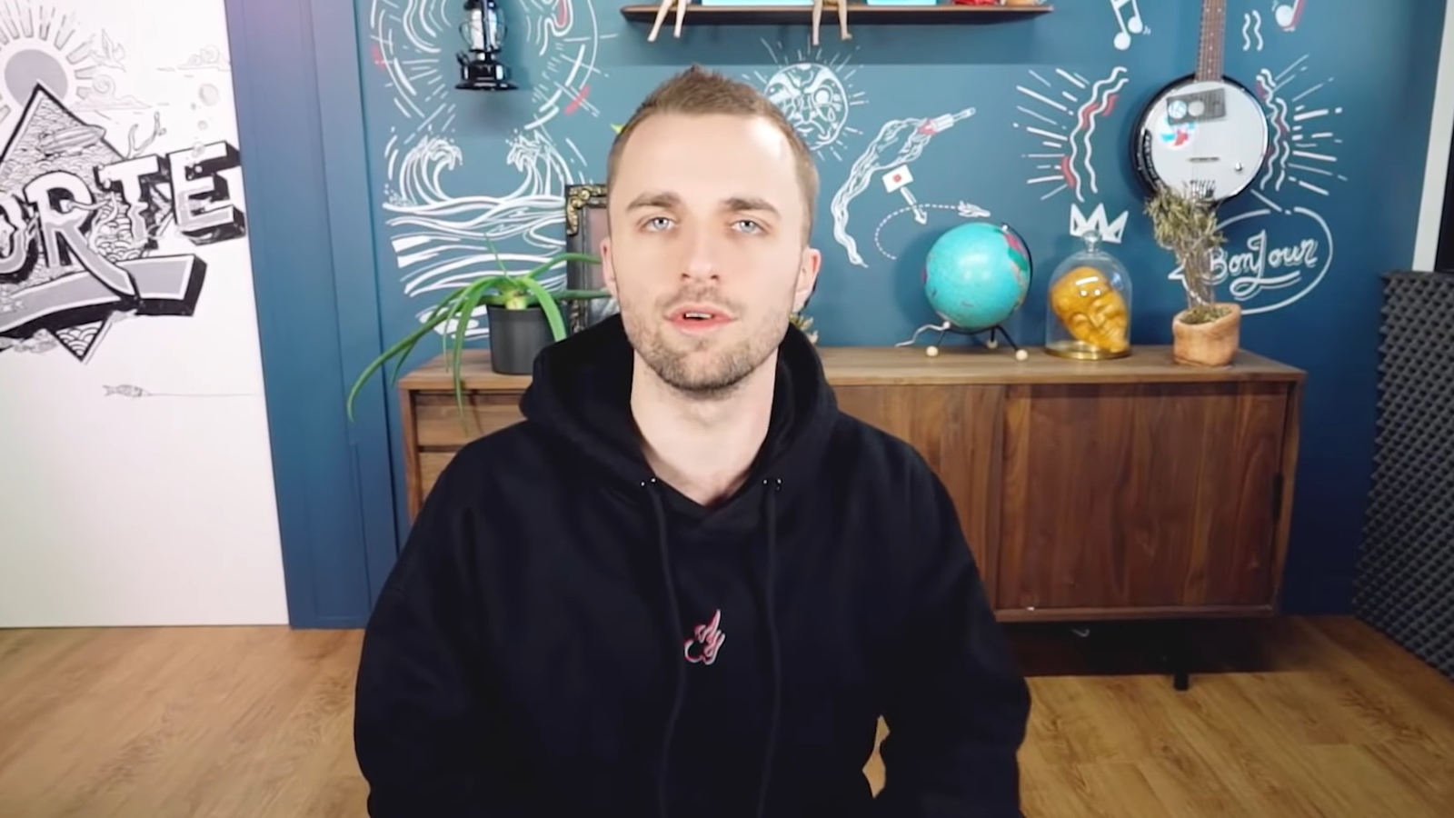 Squeezie, l'un des plus gros youtubeurs français, a été banni d'upload pendant une semaine pour une vidéo de... 2018
