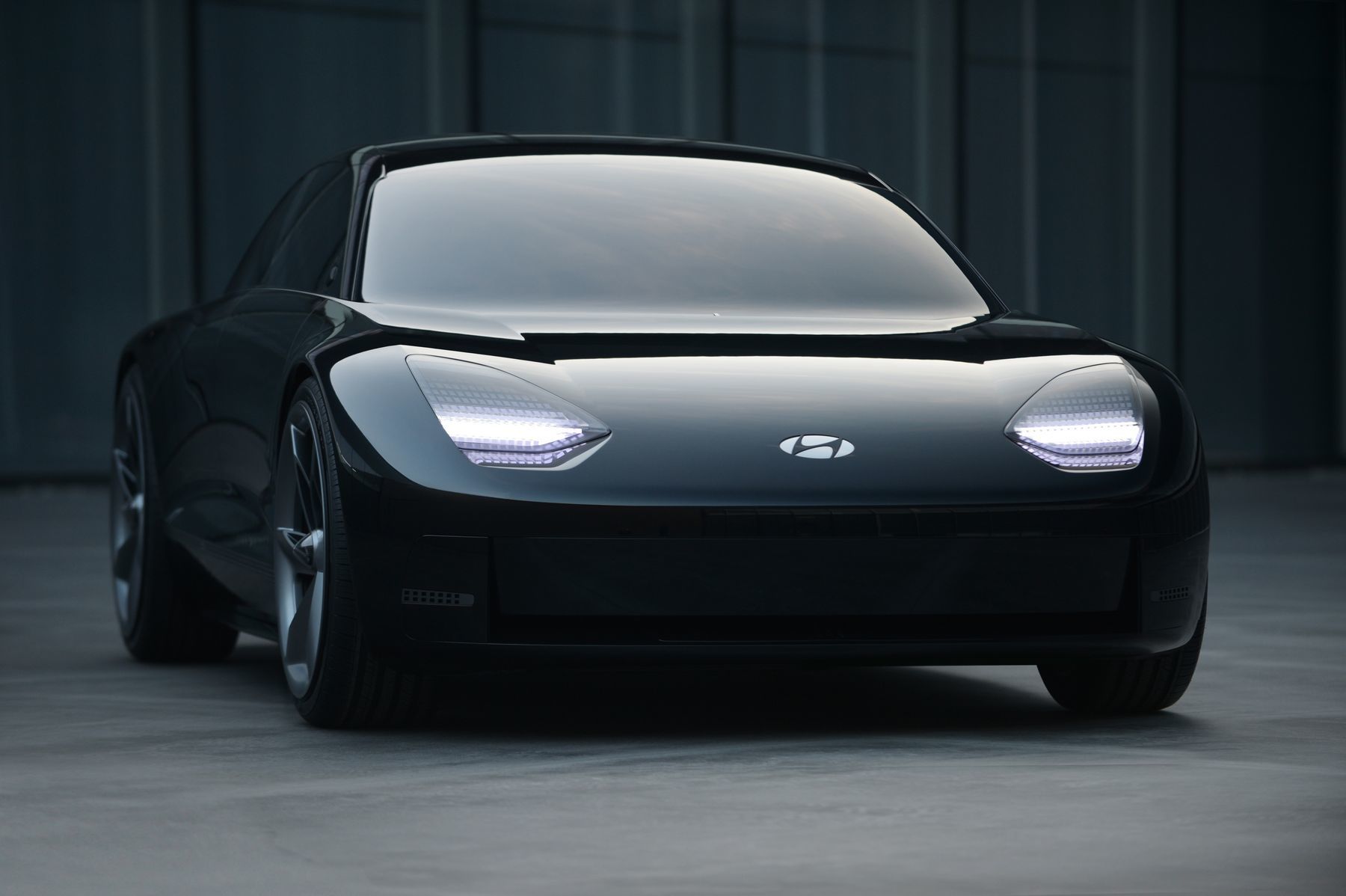 Hyundai dévoile Prophecy, un concept-car électrique avec des joysticks en guise de volant !