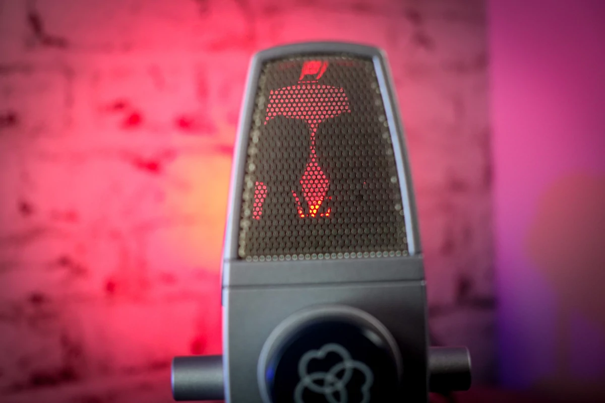 AKG Lyra
