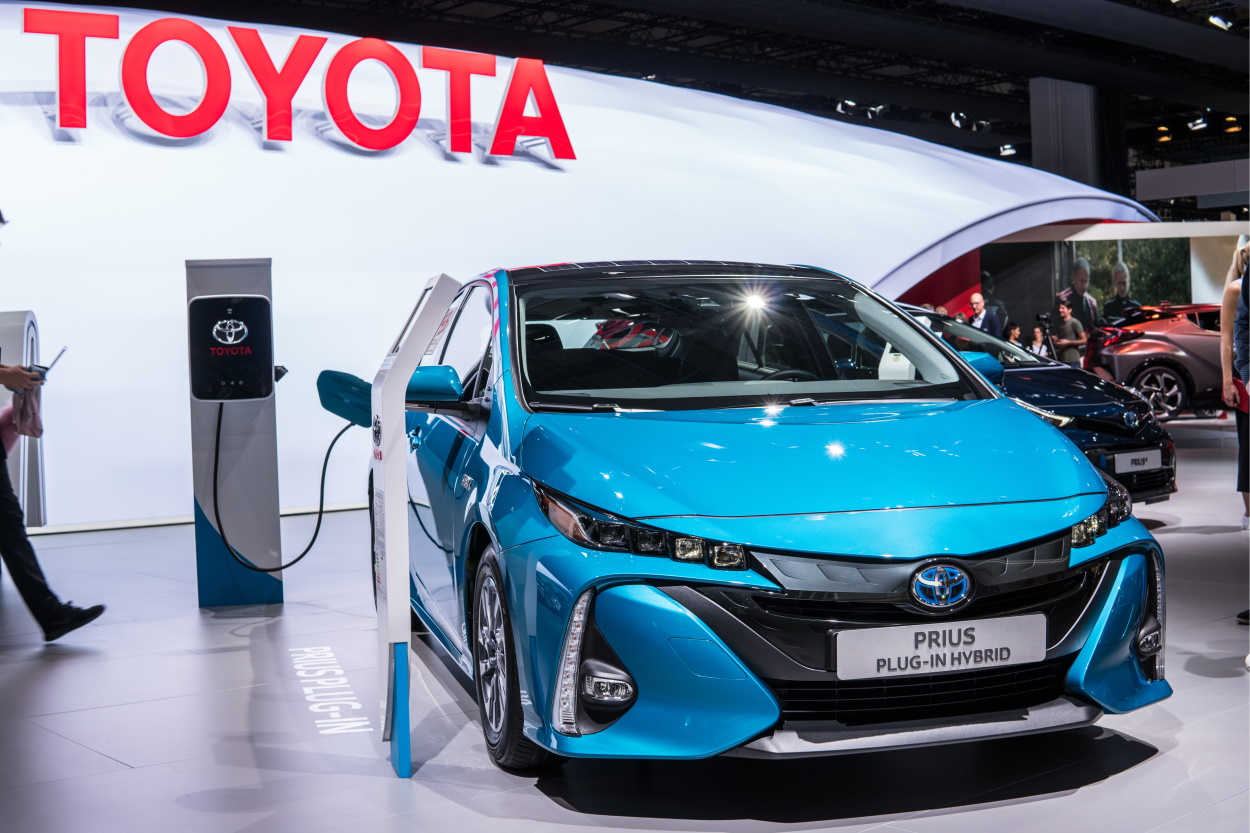 Pour le P.-D.G. de Toyota, le passage à la voiture électrique doit être progressif