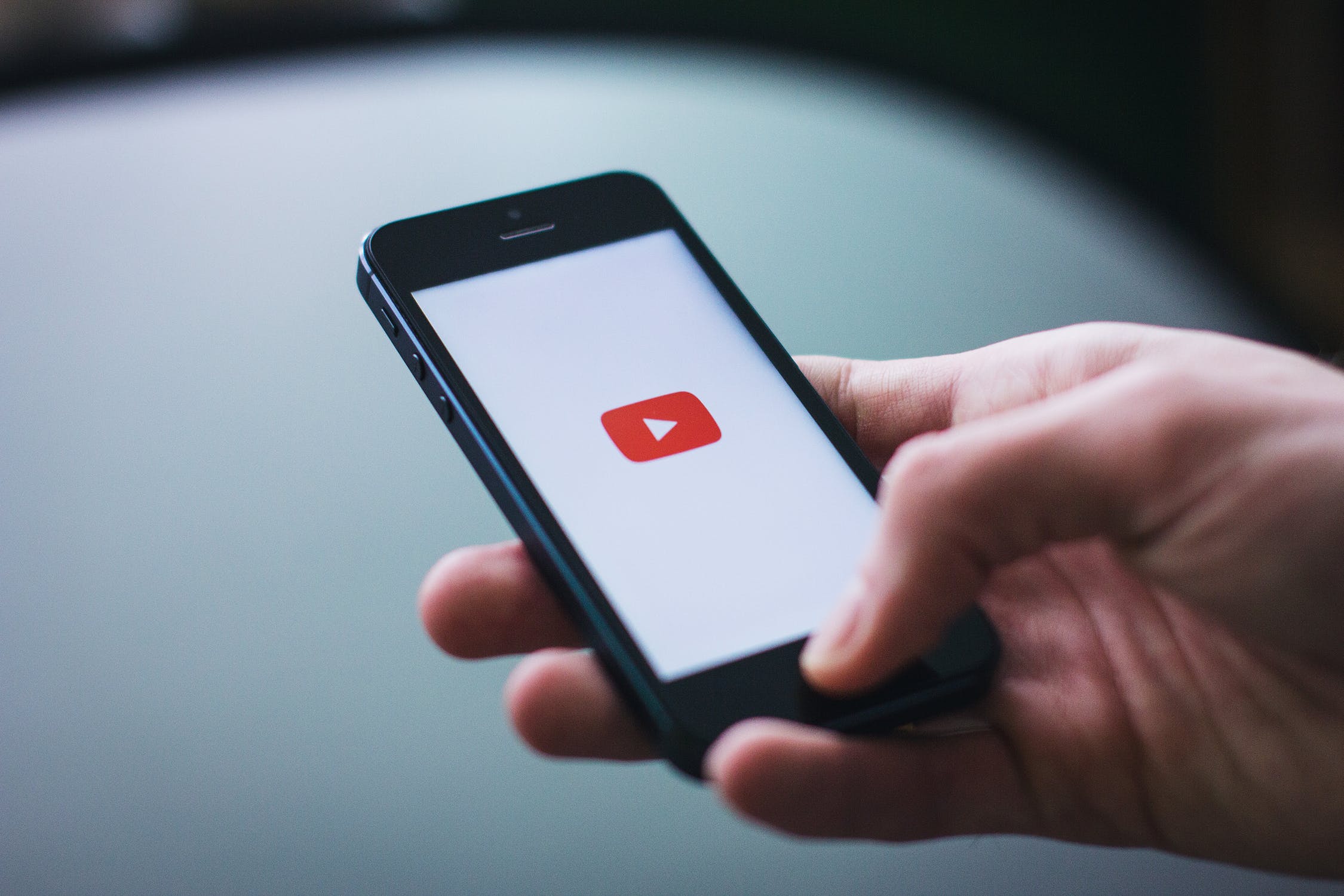 YouTube sur Android : des résultats de recherche web, en plus des vidéos ?