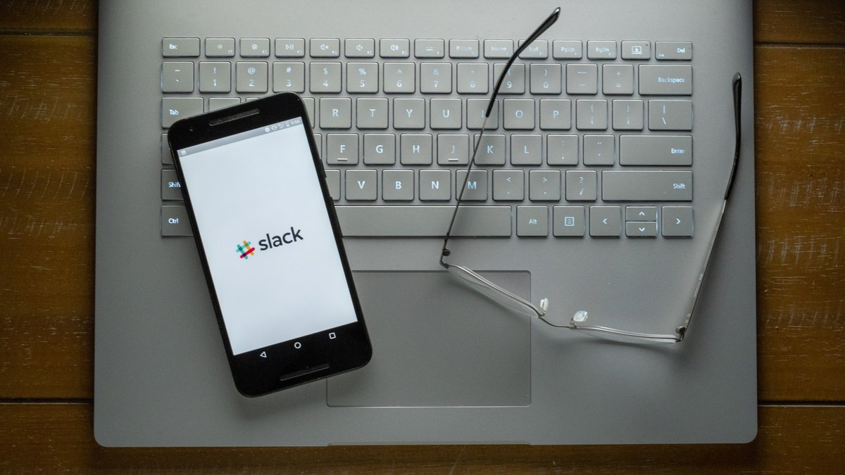 À son tour, Slack réduit ses activités sur le réseau social X.com © Shutterstock / Slack