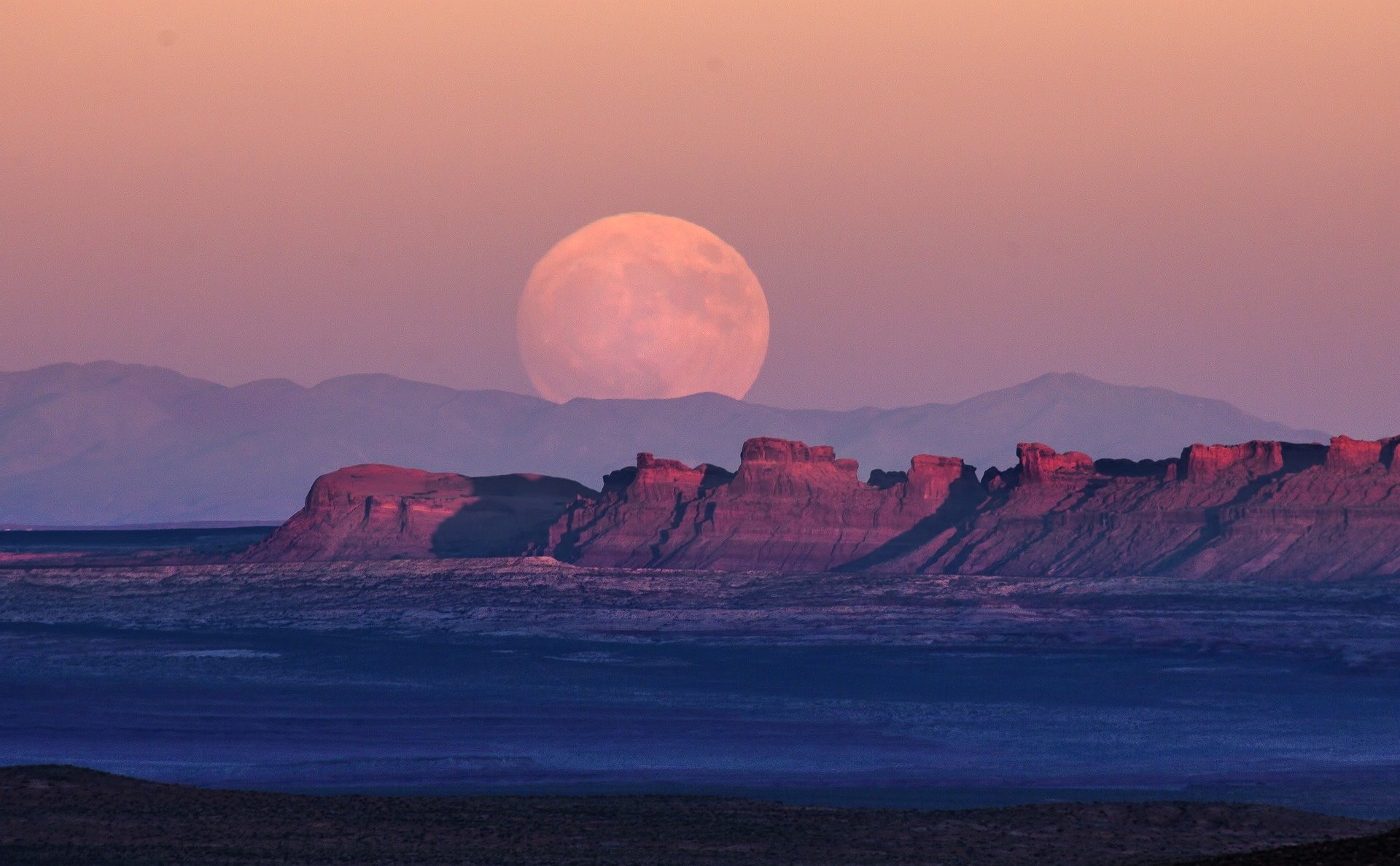 En images : les plus belles photos de la super Lune du 7 avril