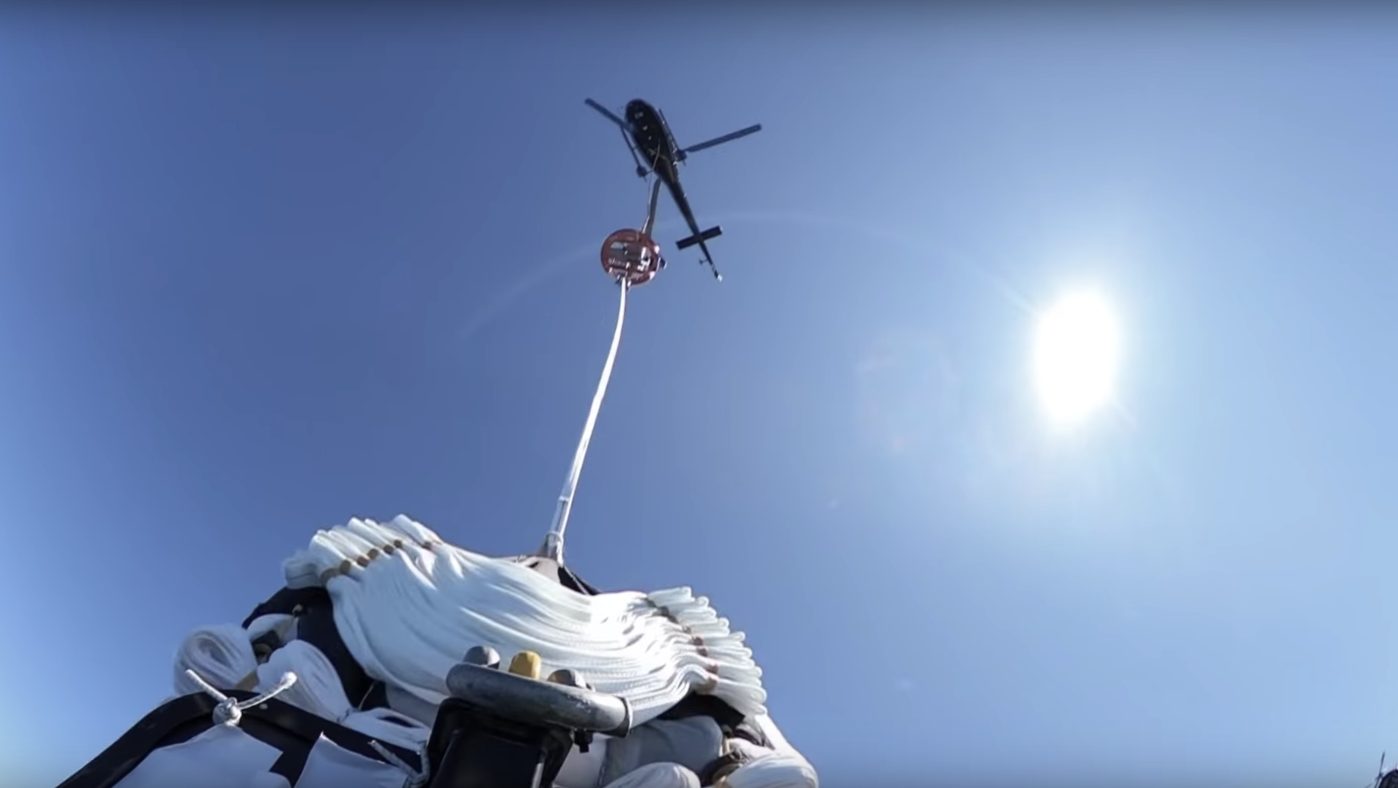 Rocket Lab prouve sa capacité à rattraper un étage de lanceur en pleine retombée