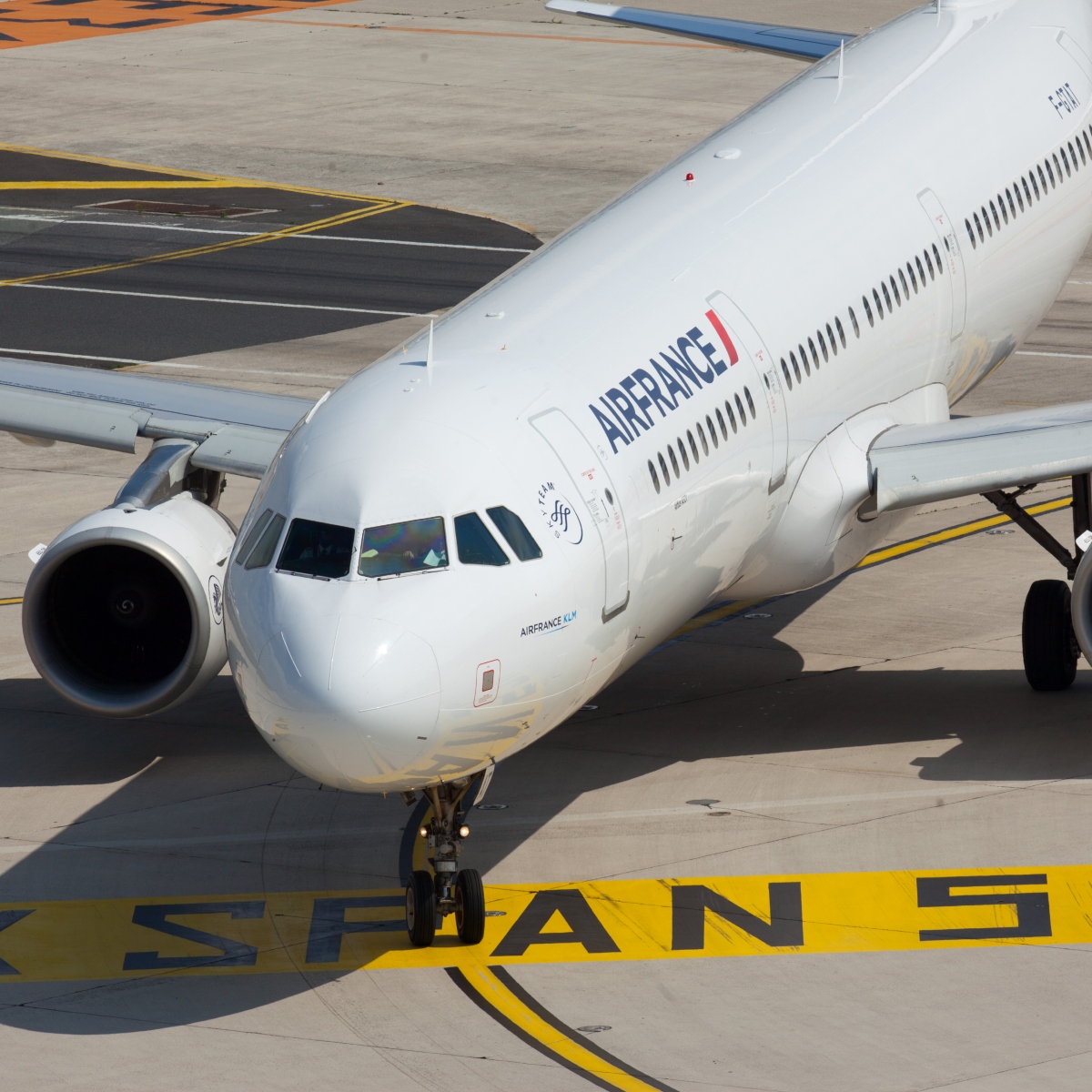 Air France : finalement, la compagnie va distribuer des masques aux voyageurs