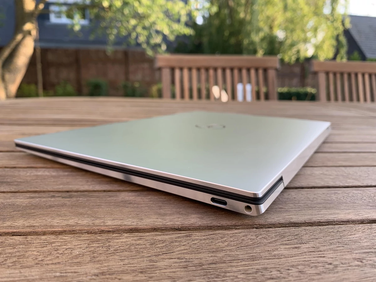 Dell-XPS-13-2020_5140-min.JPG