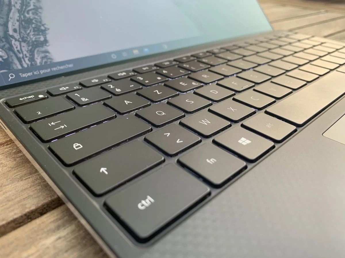 Dell-XPS-13-2020_5149-min.JPG