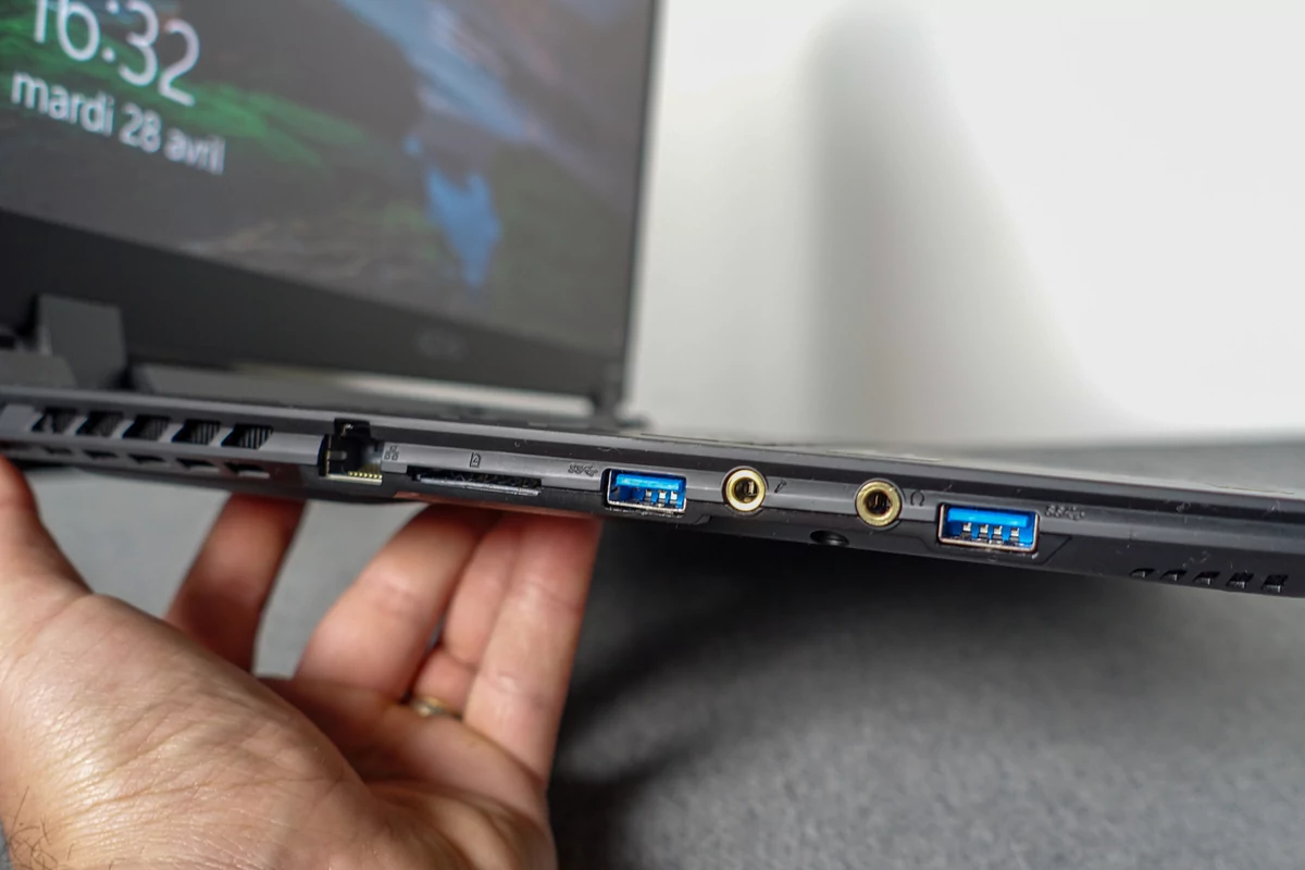 Gigabyte Aero 17 HDR, connectique côté gauche