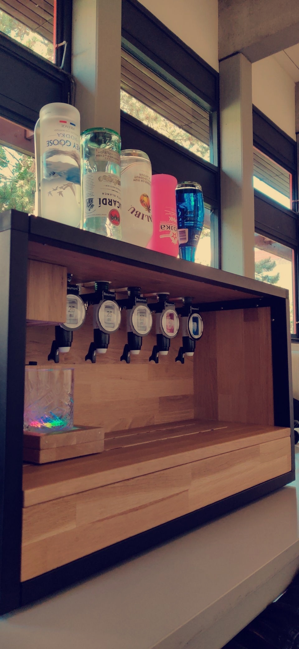 Un barman automatique piloté par Raspberry ? Un projet parfait pour le confinement