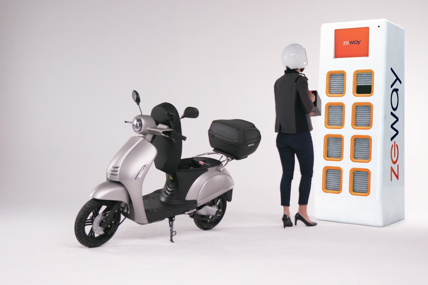 ZEWAY : ses scooters électriques à batterie amovible débarquent à Paris, un réseau de recharge aussi