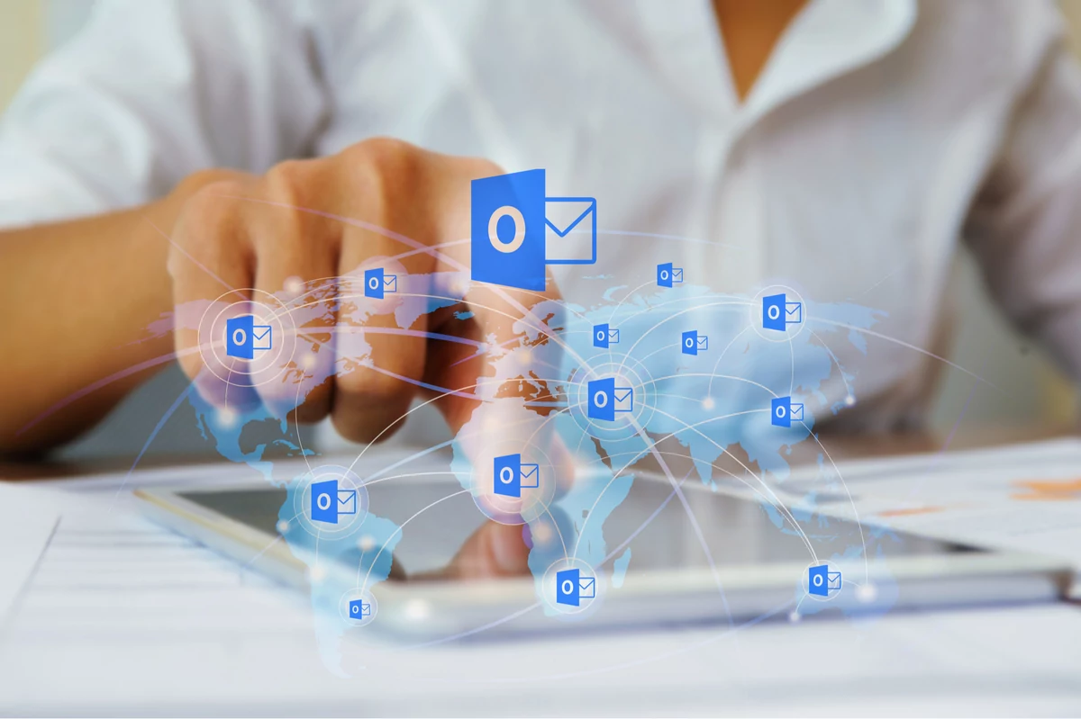 outlook © shutterstock.com