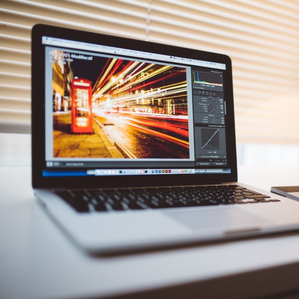 Slack annonce la suppression des métadonnées des photos qui transitent par sa plateforme
