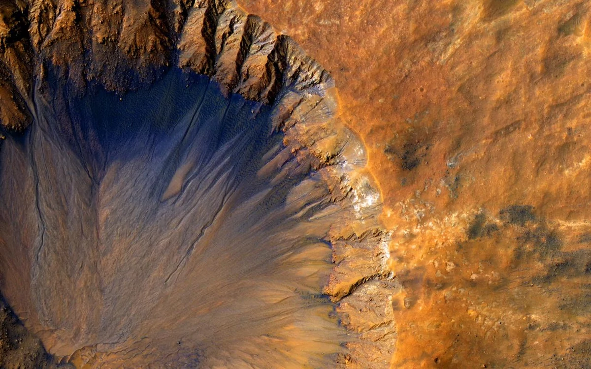 MRO cratère Mars