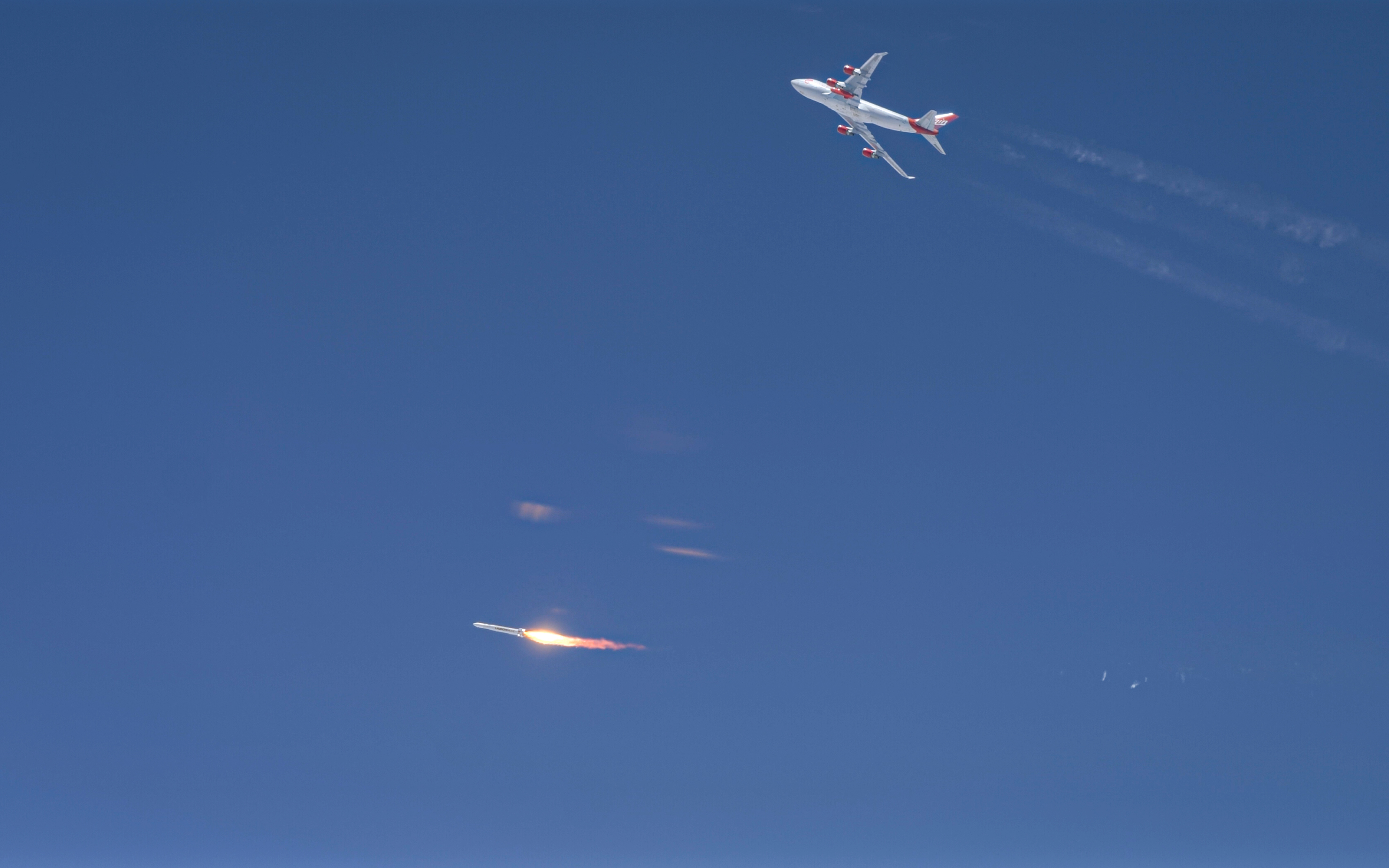 Echec pour le premier décollage de LauncherOne, la petite fusée emportée par un 747