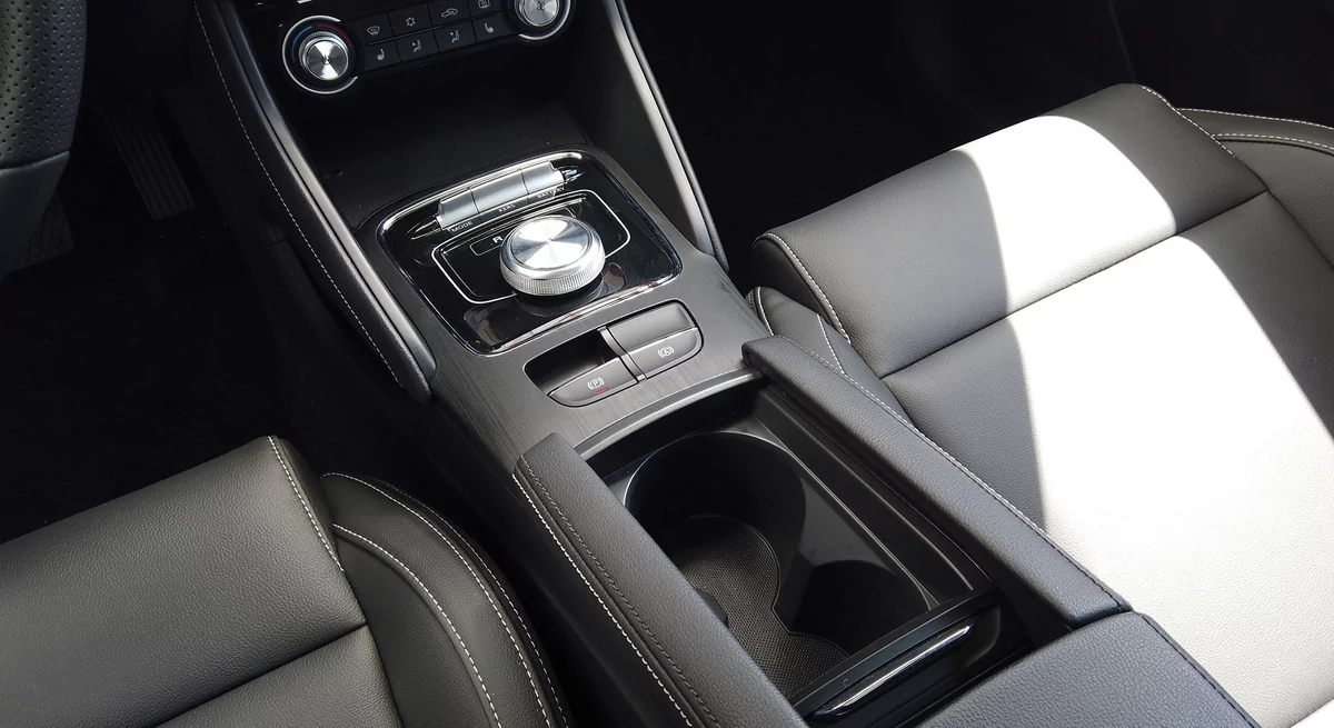 MG ZS EV, la console centrale © David Nogueira