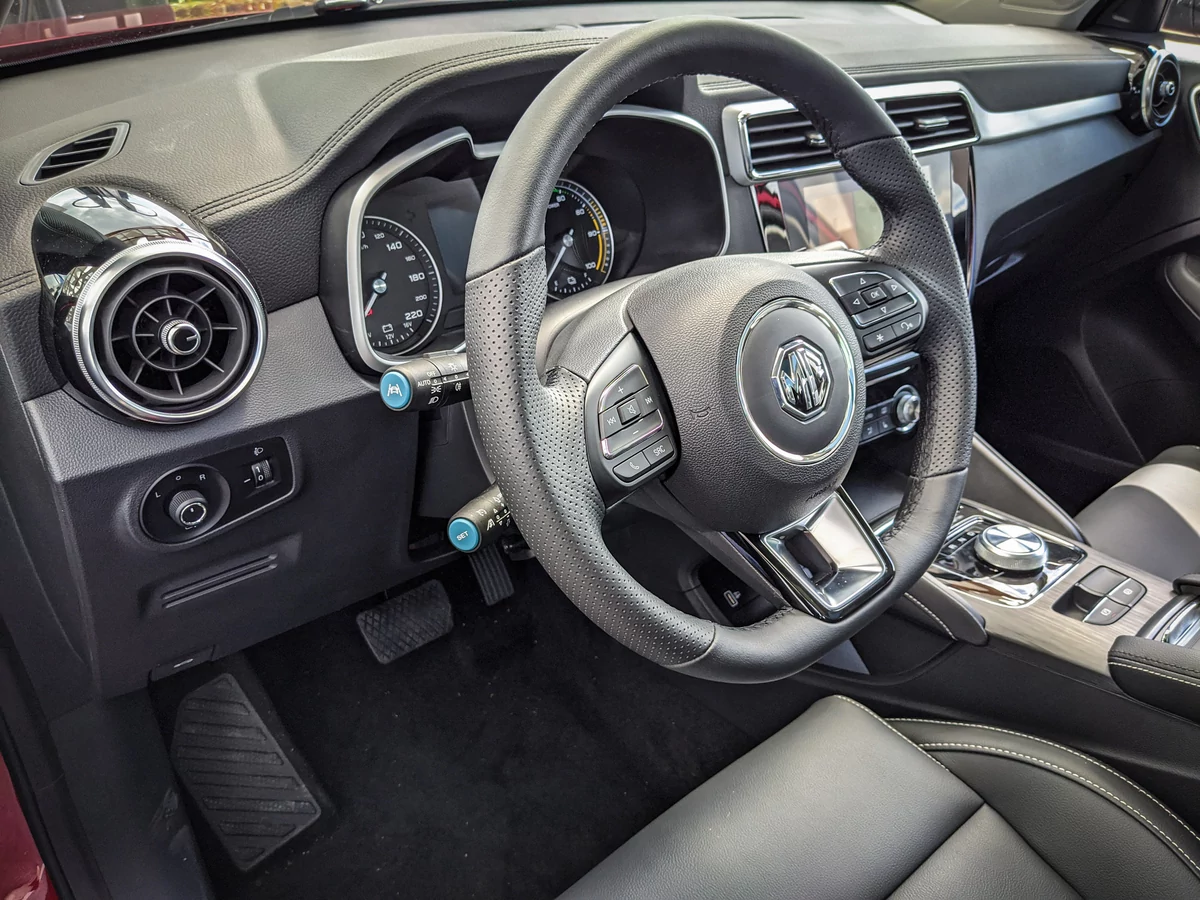 MG ZS EV, les commandes de régulateur © David Nogueira