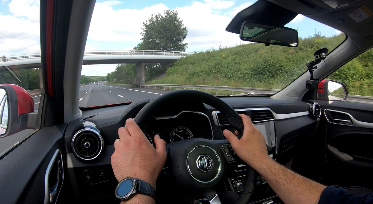 MG ZS EV, sur l'autoroute © David Nogueira