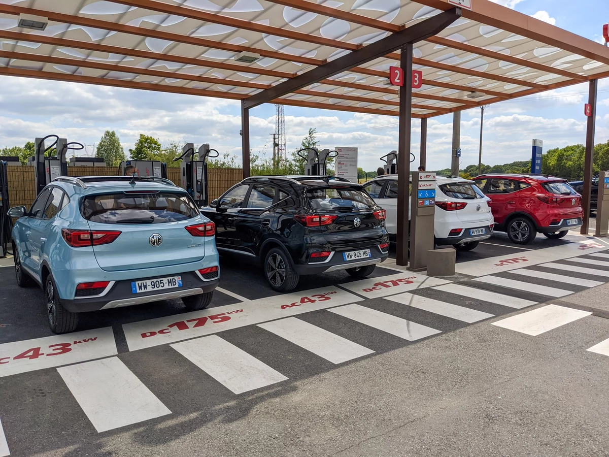 MG ZS EV, chargeur Total © David Nogueira