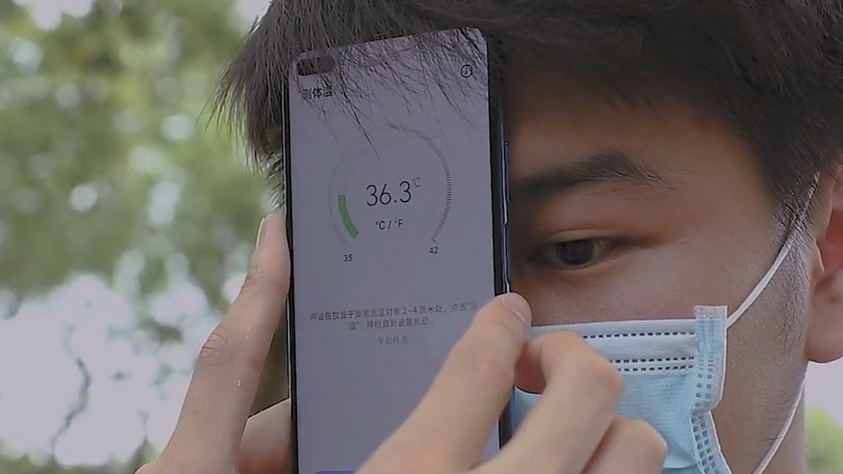 Le Honor Play 4 Pro propose aussi un thermomètre sans contact © Huawei