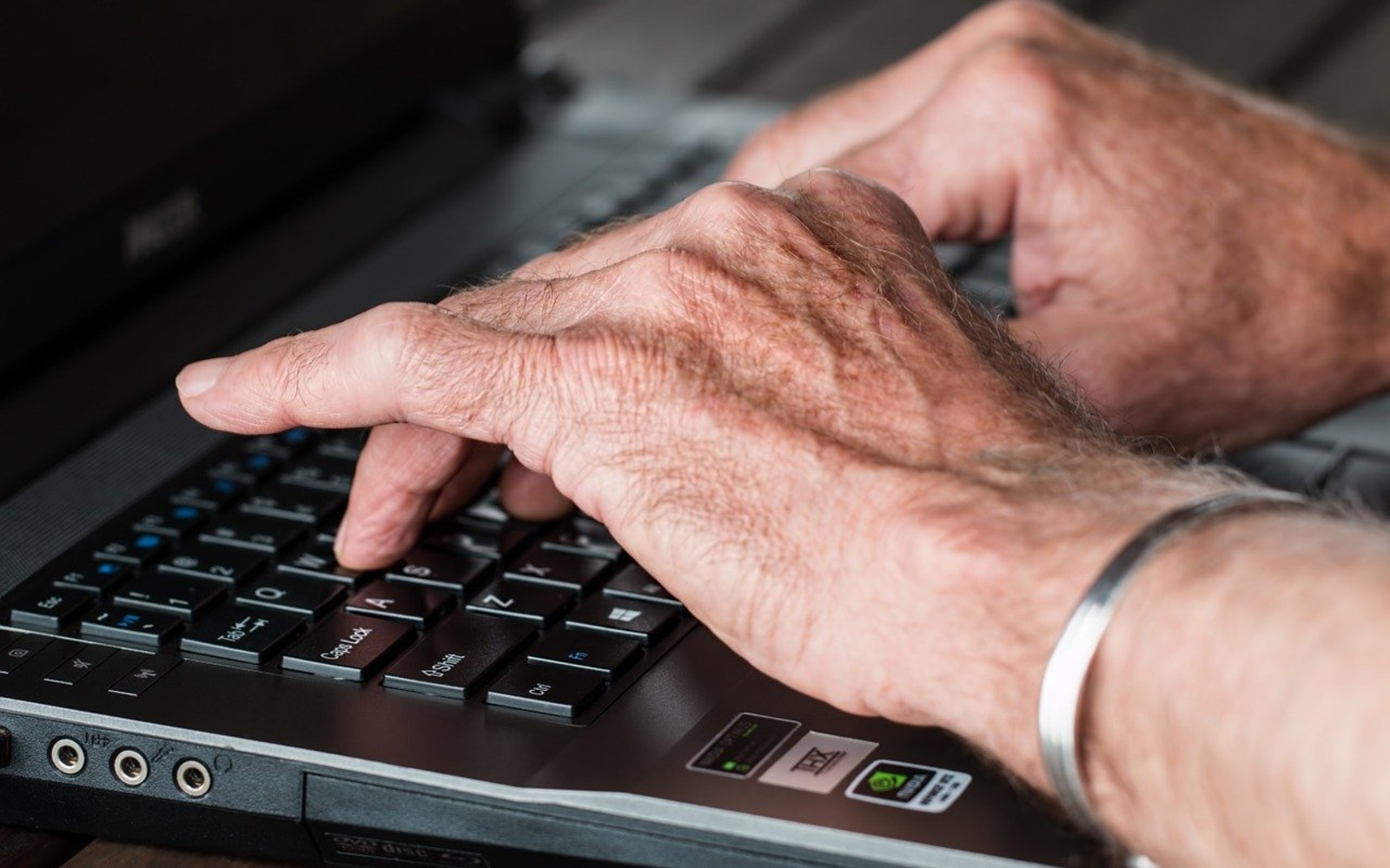 Face à la solitude et au confinement, les Français se sont tournés vers la technologie