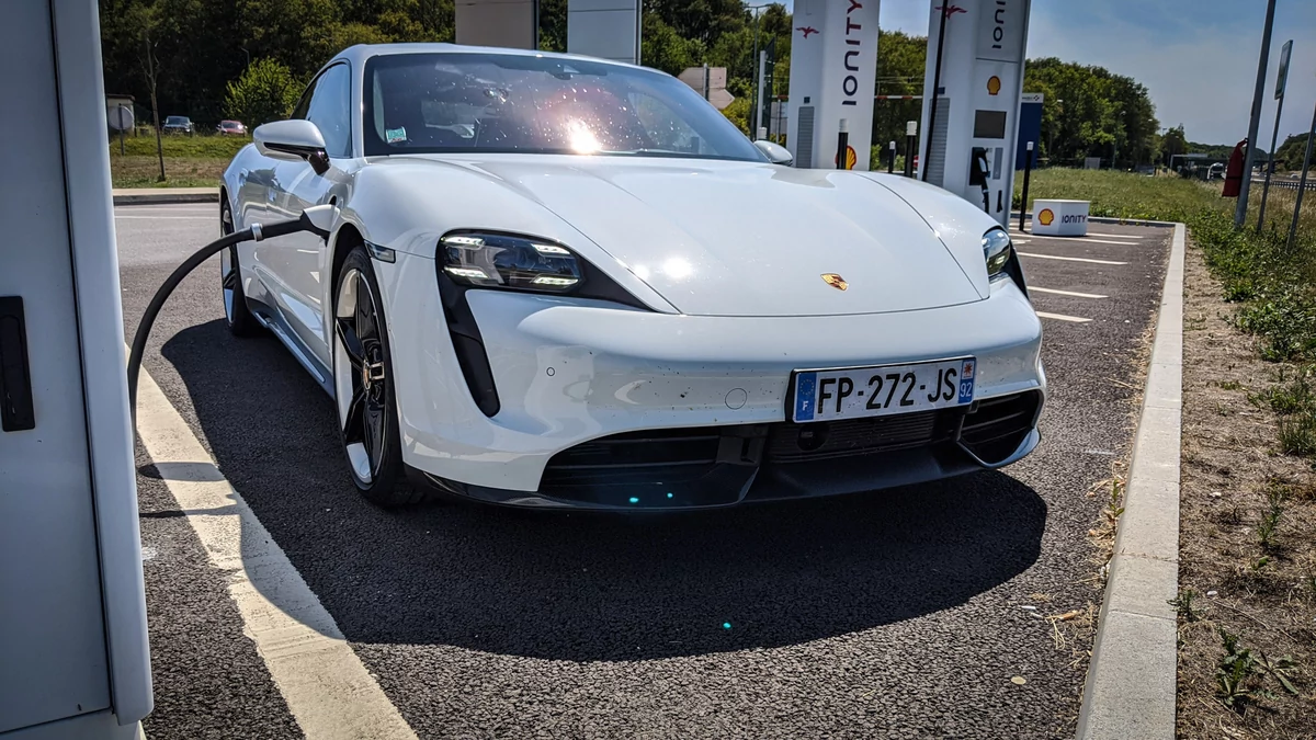 Porsche Taycan Turbo S, la charge © David Nogueira