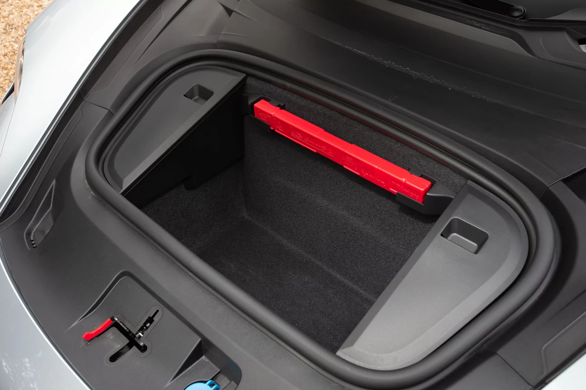 Porsche Taycan, le coffre à l'avant © Porsche
