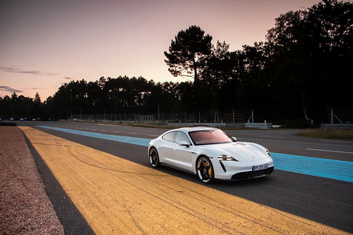 Porsche Taycan Turbo S sur circuit © Porsche