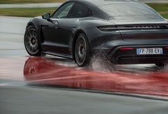 Porsche pourrait rappeler ses Taycan électriques pour régler un problème de puissance