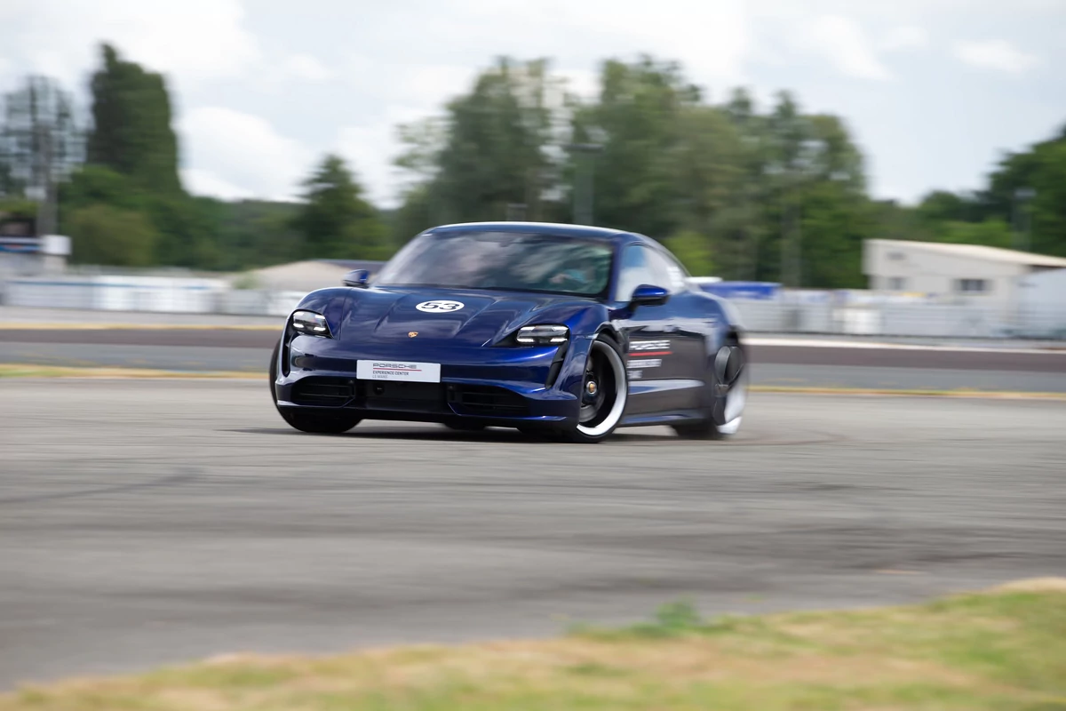 Porsche Taycan Turbo gymkhana © Porsche