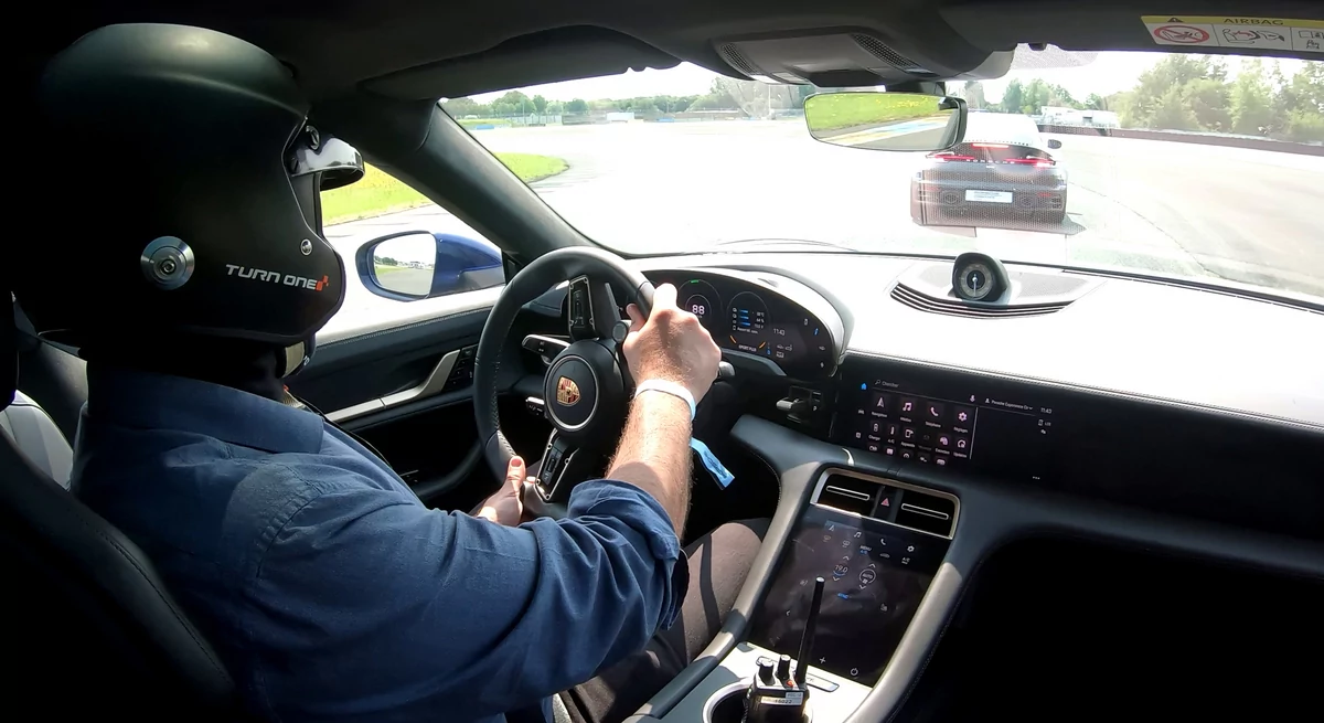 Porsche Taycan Turbo S sur circuit © David Nogueira
