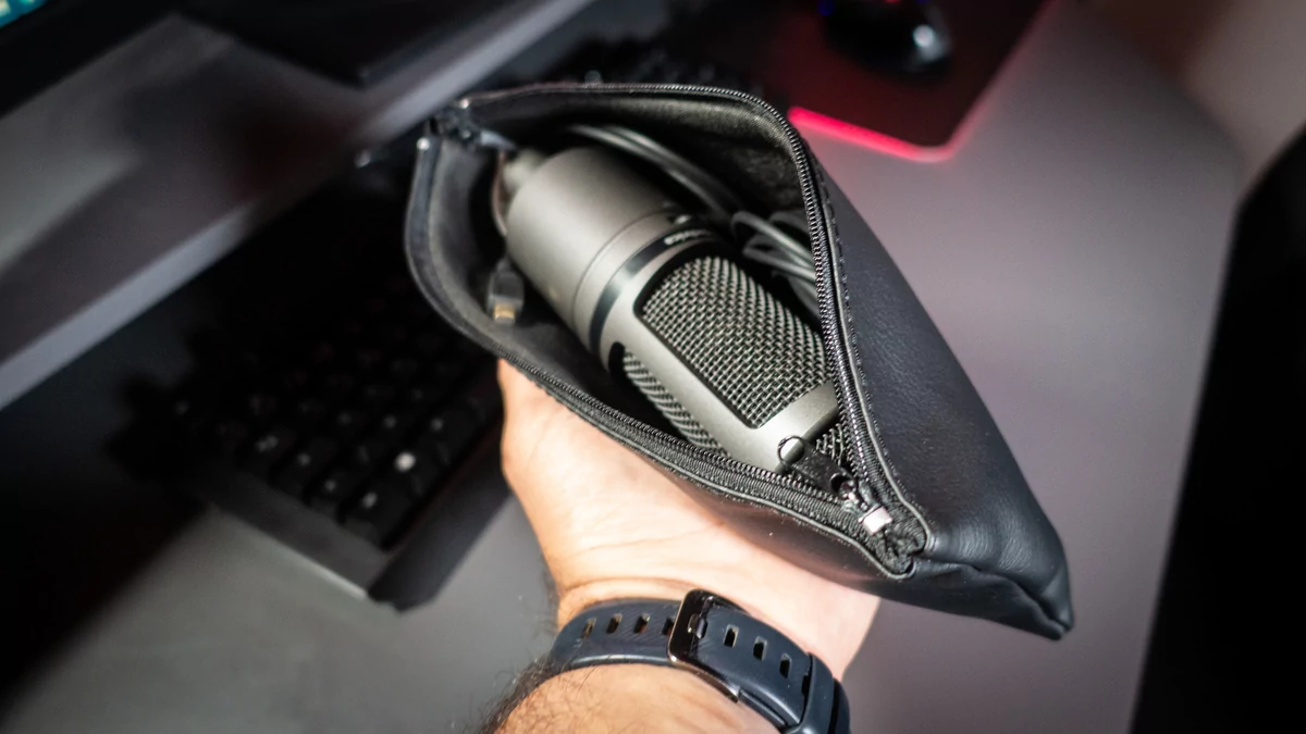 Audio-Technica AT2020USBi, le micro avec ses accessoires