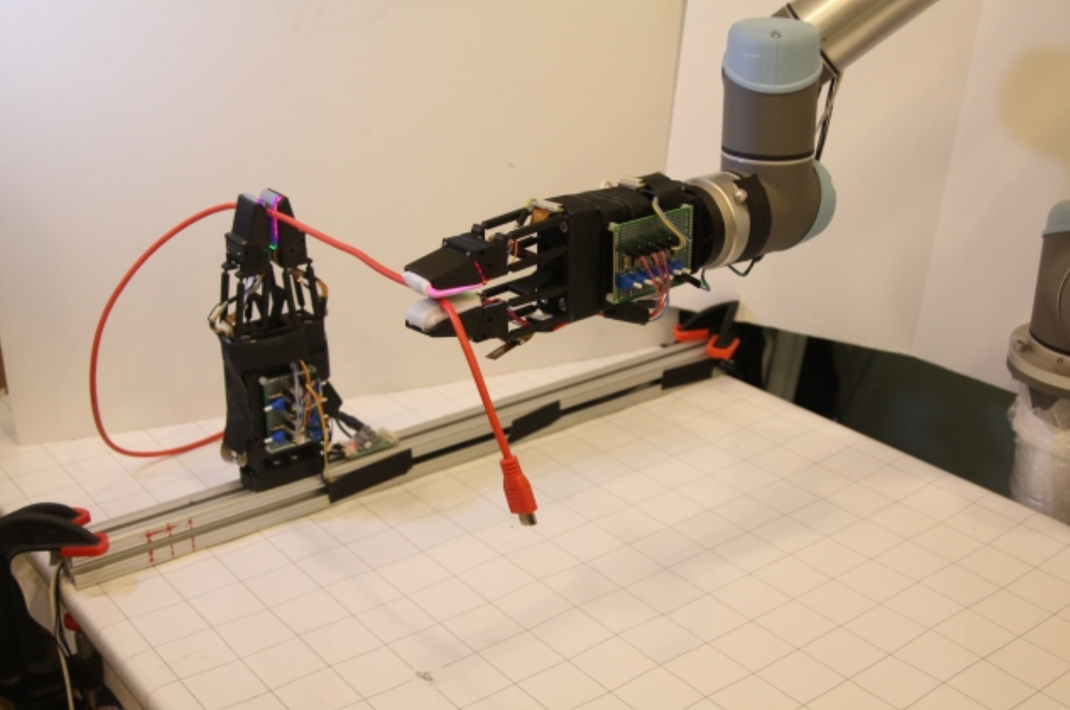 Au MIT, bientôt un robot pour plier nos vêtements et nous recoudre sur la table d'opération