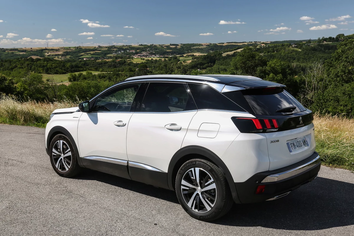 Peugeot 3008 Hybrid4 © Camille Pinet