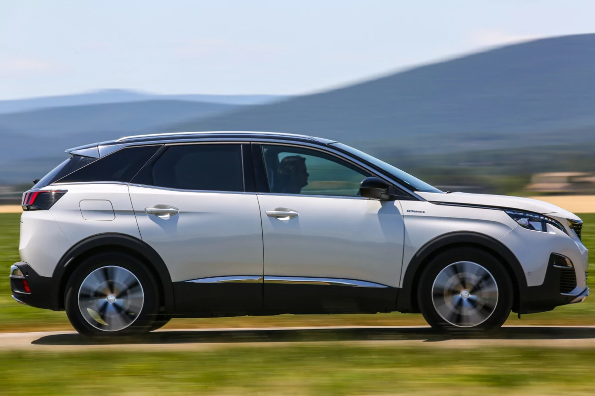 Peugeot 3008 Hybrid4 © Camille Pinet