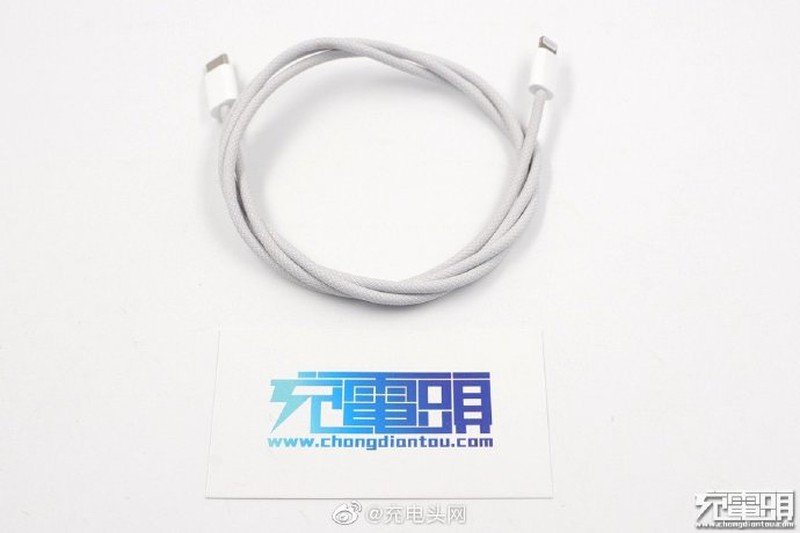 iPhone 12 câble tressé © DuanRui (Twitter)