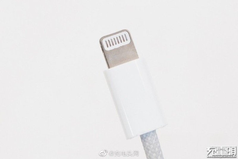 iPhone 12 câble tressé © DuanRui (Twitter)