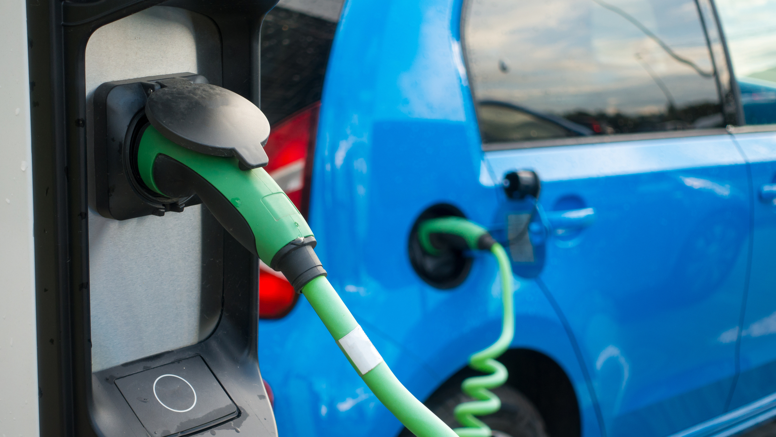 Les véhicules électriques seraient environ 40 % moins chers à entretenir, selon une étude du Département de l'Énergie américain